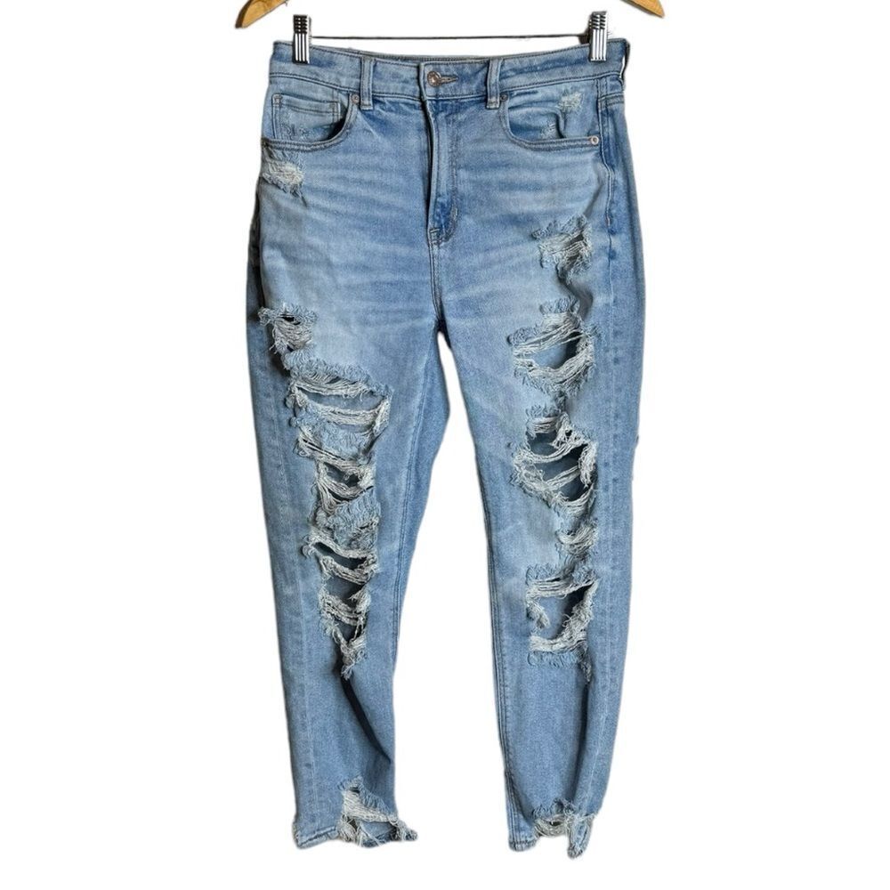 American Eagle Light Blue Ripped Stretch Mom Jeans size 6 short